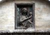La Madonna col Bambino, rilievo in Campiello de la Scuola di San Giovanni, nel Sestiere di San Polo