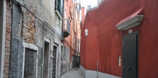Capitello in Corte Venier dai Leoni, nel Sestiere di Dorsoduro