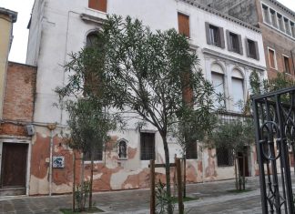 Capitello in Rio Terà Antonio Foscarini, nel Sestiere di Dorsoduro