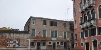 Capitello in Campo San Basegio, nel Sestiere di Dorsoduro