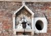 La Madonna degli Alberetti o dell’Umiltà, altorilievo sulla facciata della Chiesa di San Giacomo di Rialto