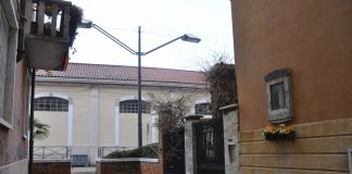Capitello in Calle Larga del Bevilacqua, nel Sestiere di Dorsoduro
