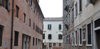 Capitello in Campiello Tron, nel Sestiere di Dorsoduro