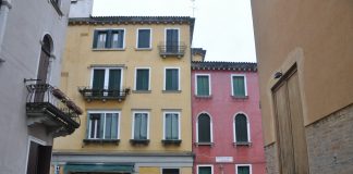 Capitelo in Calle Larga Santa Marta, nel Sestiere di Dorsoduro