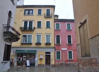 Capitelo in Calle Larga Santa Marta, nel Sestiere di Dorsoduro