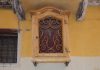 Il Cristo in croce nel tabernacolo (capitèło) in Calle dei Cristi, nel Sestiere di San Polo