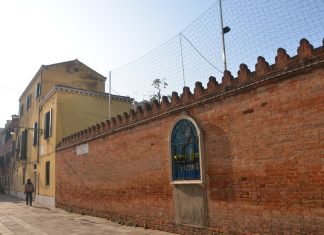 Capitello in Salizada de la Chiesa, nel Sestiere di Dorsoduro