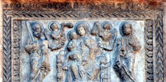 La Madonna seduta in trono col Bambino, altorilievo in Campo San Polo