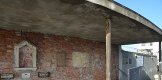 Capitello sul Ponte della Libertà (Rampa Cavalcavia), nel Sestiere di Santa Croce