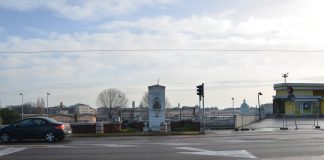 Capitello sul Ponte della Libertà (Rampa Tronchetto), nel Sestiere di Santa Croce