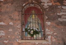 La Madonna del Carmine, dipinto nel tabernacolo (capitèło) del Sotoportego de la Madona, nel Sestiere di Dorsoduro