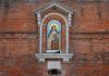 Santa Teresa del Bambino Gesù nel tabernacolo (capitèło) in Fondamenta del Monastero, nel Sestiere di Santa Croce