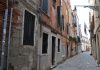 San Giorgio, bassorilievo di Calle de le Carozze, nel Sestiere San Marco