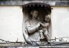 La Madonna col Bambino, altorilievo in Calle dei Fabbri, nel Sestiere di San Marco