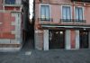Una Croce in Riva del Carbon, nel Sestiere di San Marco