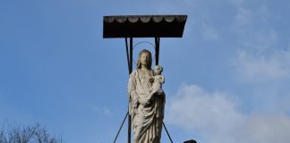 La Madonna col Bambino, statua all’angolo di Rio Grimani con Rio de la Misericordia, nel Sestiere di Cannaregio