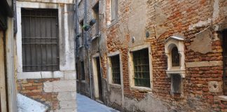 Capitello in Calle San Gallo, nel Sestiere di San Marco