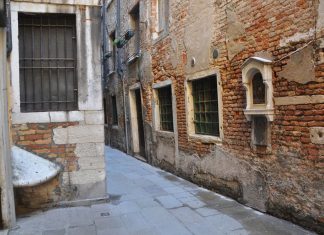 Capitello in Calle San Gallo, nel Sestiere di San Marco