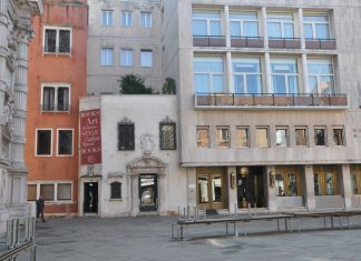 Capitello in Campo San Moisè, nel Sestiere di San Marco