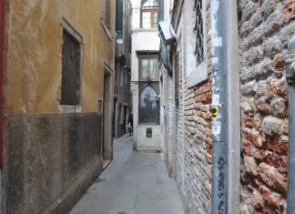 Capitello in Calle Bembo, nel Sestiere di San Marco