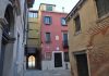 La Madonna in trono col Bambino, statua nel Volto Santo, nel Sestiere di Cannaregio