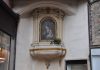 La Madonna col Bambino, nel tabernacolo (capitèło) in Marzaria del Capitello, nel Sestiere di San Marco