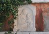 La Madonna col Bambino, bassorilievo in Fondamenta Crotta, nel Sestiere di Cannaregio