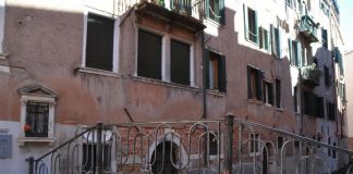 Capitello al Ponte de le Balote, nel Sestiere di San Marco
