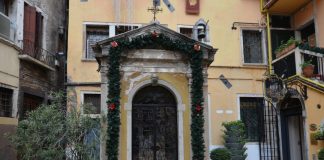 La Madonna in preghiera, nell’Oratorio in Corte del Forno Vechio, nel Sestiere di San Marco