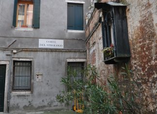 Capitello in Corte del Strologo, nel Sestiere di Cannaregio