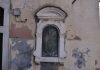 La Pietà, dipinto nel tabernacolo (capitèło) in in Fondamenta dei Mori, nel Sestiere di Cannaregio