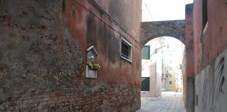 Capitello in Calle del Feraù, nel Sestiere di Cannaregio