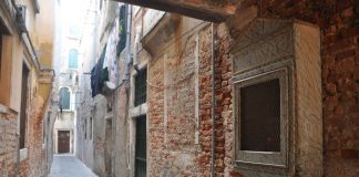 Capitello nel Sotoportego Sant’Antonio, nel Sestiere di Cannaregio