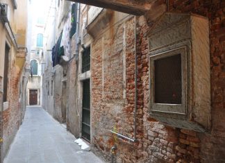 Capitello nel Sotoportego Sant’Antonio, nel Sestiere di Cannaregio
