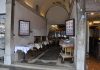 La Madonna col Bambino, altorilievo nel Sotoportego Cà da Riva, in Piazza San Marco
