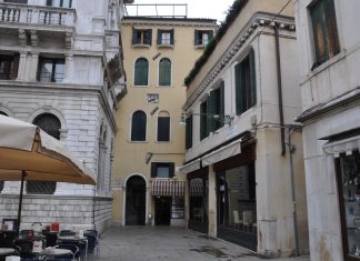 San Giorgio, bassorilievo di Campo San Gallo o Rusolo, nel Sestiere di San Marco