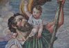San Cristoforo, mosaico nel tabernacolo (capitèło) del Sotoportego San Cristoforo, nel Sestiere di San Marco