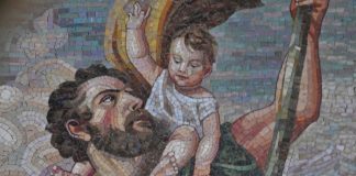 San Cristoforo, mosaico nel tabernacolo (capitèło) del Sotoportego San Cristoforo, nel Sestiere di San Marco