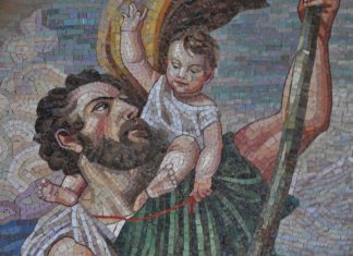 San Cristoforo, mosaico nel tabernacolo (capitèło) del Sotoportego San Cristoforo, nel Sestiere di San Marco