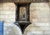 La Madonna col Bambino, nel tabernacolo (capitèło) della Porta della Carta, in Palazzo Ducale