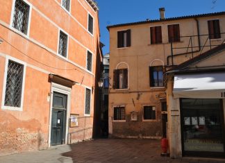 Capitello in Campo Santi Apostoli, nel Sestiere di Cannaregio