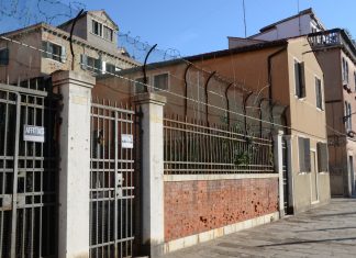 Capitello in Fondamenta de la Sensa, nel Sestiere di Cannaregio