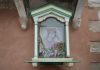 La Madonna col Bambino, stampa nel tabernacolo (capitèło) in Campiello del Tragheto, nel Sestiere di San Marco