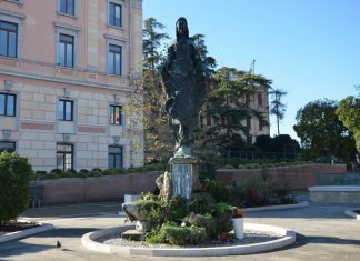 Le Madonne Immacolate, nel Piazzale della Stazione Ferroviaria e nella Chiesa degli Scalzi
