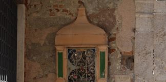 La Madonna Immacolata nel tabernacolo (capitèło) del Sotoportego di Fondamenta dei Felzi, nel Sestiere di Castello