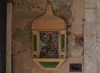 La Madonna Immacolata nel tabernacolo (capitèło) del Sotoportego di Fondamenta dei Felzi, nel Sestiere di Castello