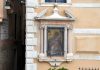 La Madonna Odigitria dipinto nel tabernacolo (capitèło) al Ponte dei Greci, nel Sestiere di Castello