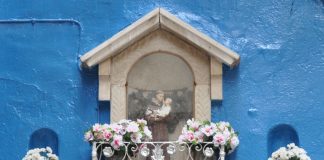 Sant’Antonio da Padova, statua nel tabernacolo (capitèło) in Calle Loredana, nel Sestiere di Castello