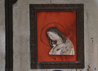 La Madonna, bassorilievo in terracotta, nel sacello in Corte Martin Novello, nel Sestiere di Castello