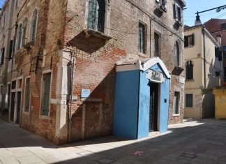 Capitello in Corte de le Colone, nel Sestiere di Castello